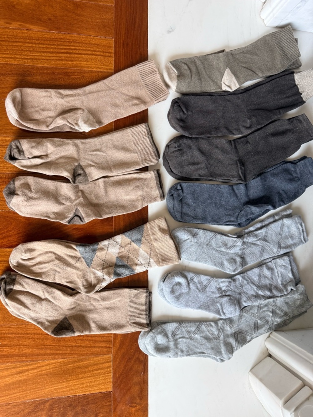 Lot of 12 Pairs of Men's Crew Argyle Socks Beige, Gray, Charcoal Olive Dockers
